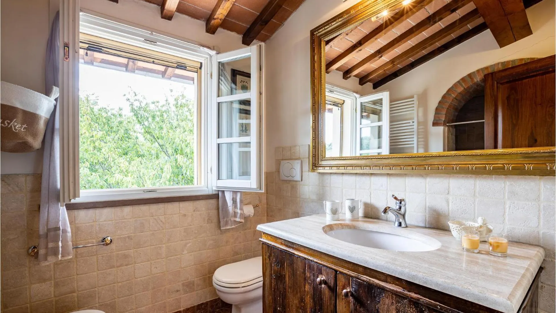 2 Bedroom Lovely Home In Montecastello 0*,  Italia