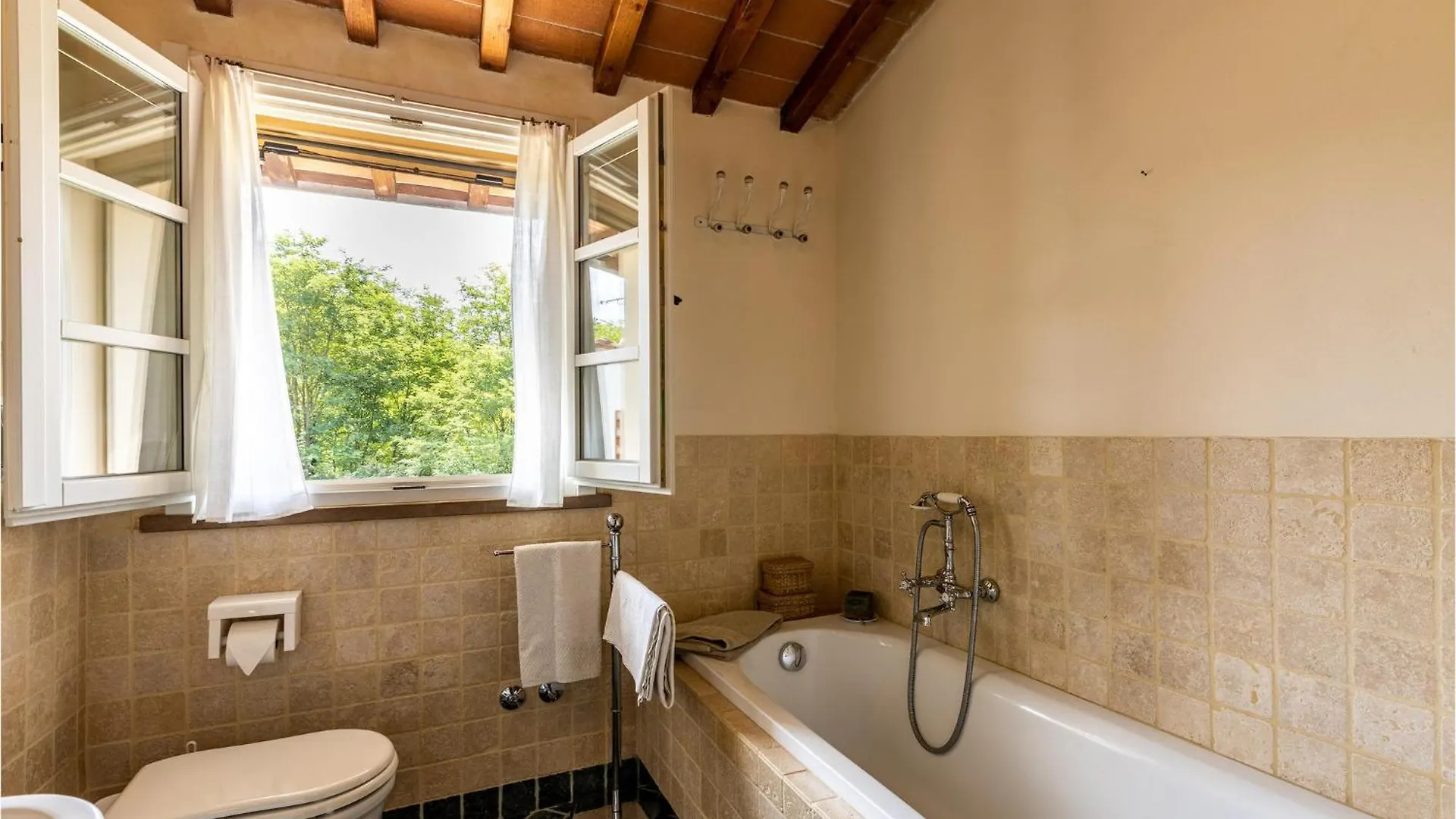 2 Bedroom Lovely Home In Montecastello Casa vacanze