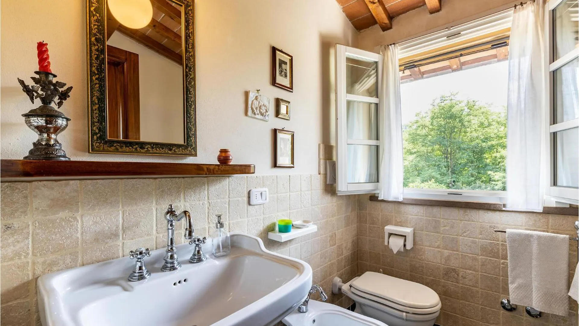 Casa vacanze 2 Bedroom Lovely Home In Montecastello Italia